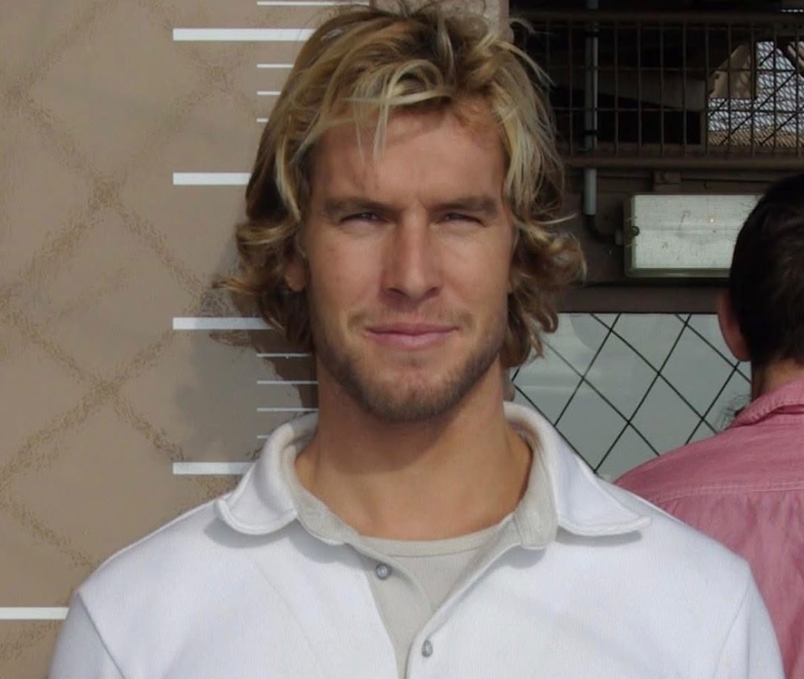 Léo, owner